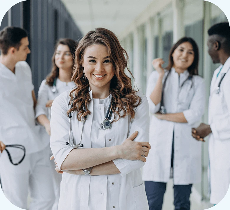 Imagem institucional de equipe de saúde apresentada no site da IdealMed